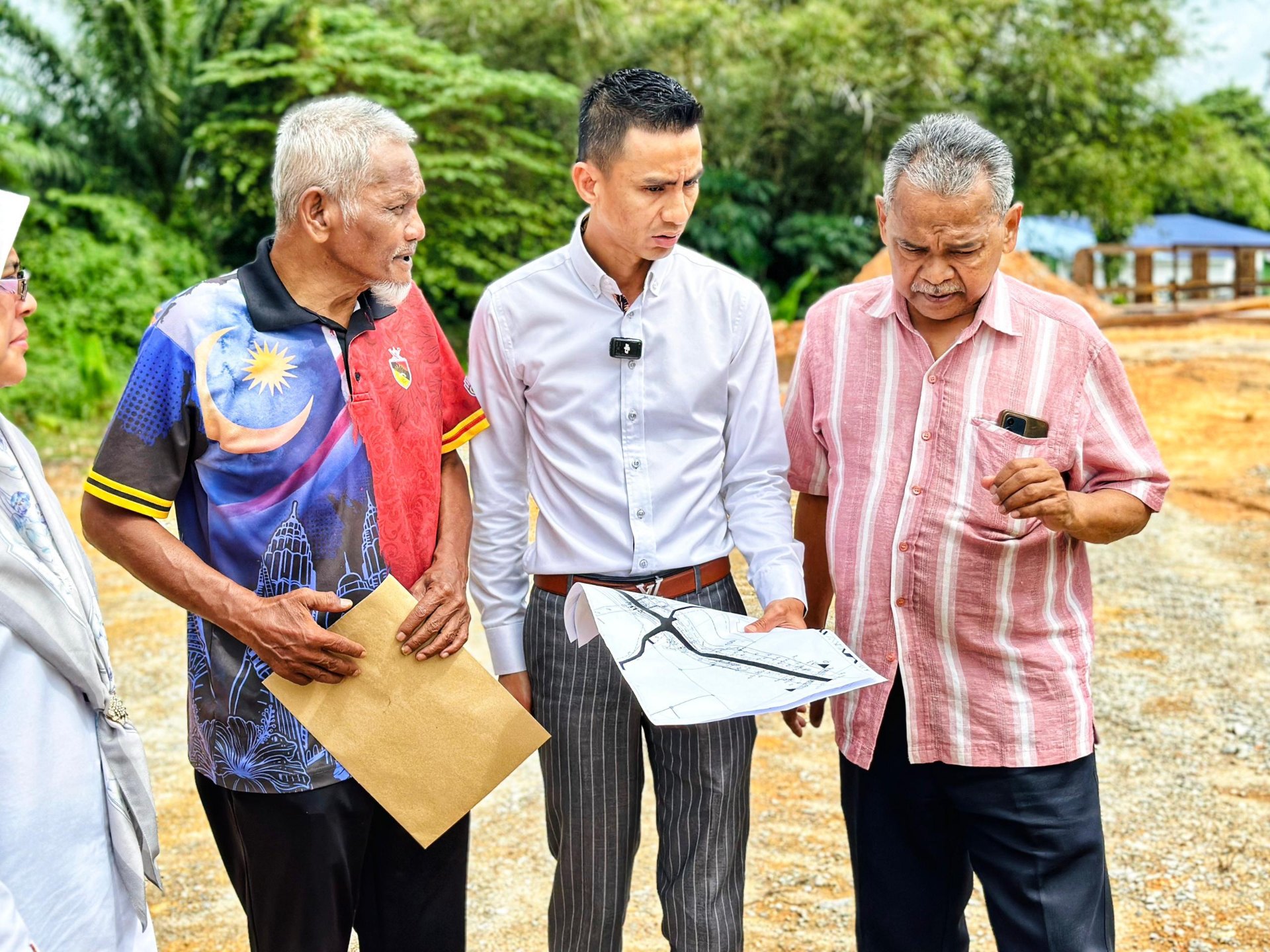 Dato' Ahmad Faez turun padang meninjau tapak pembangunan bersama penduduk DUN Labu