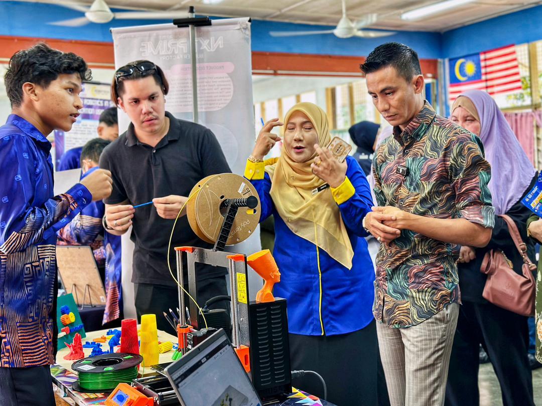 Lawatan pameran teknologi pencetakan 3D belia