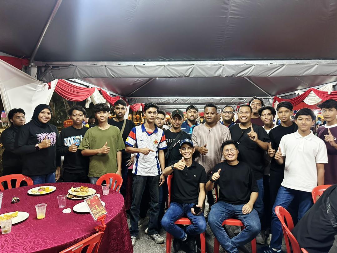 Bersama belia di pasar malam DUN Labu
