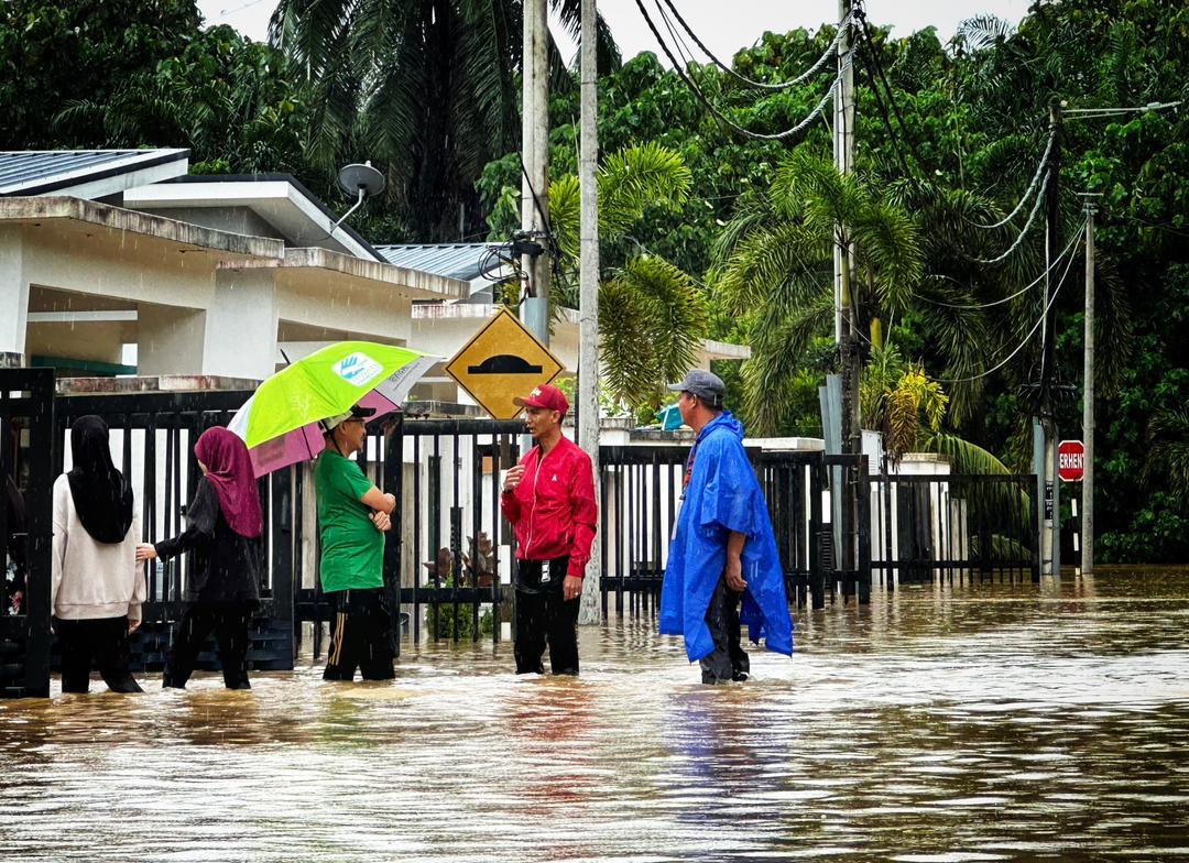 Turun padang tinjau lokasi banjir bersama penduduk