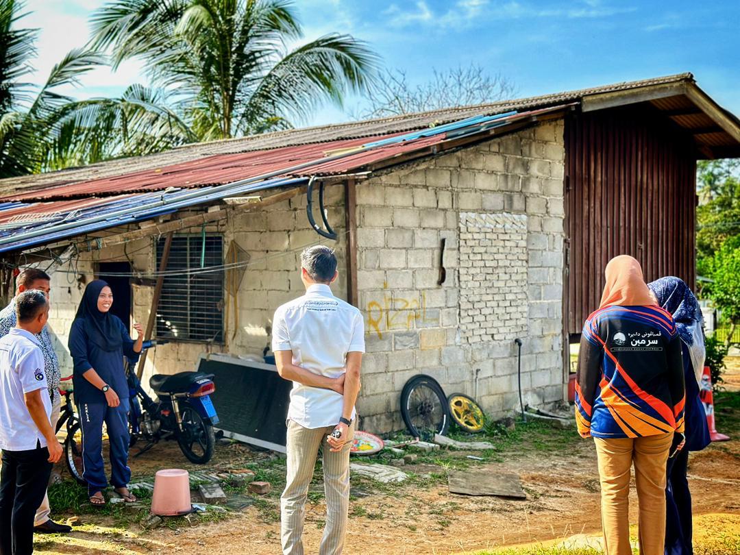 Ziarah keadaan rumah penduduk yang memerlukan bantuan